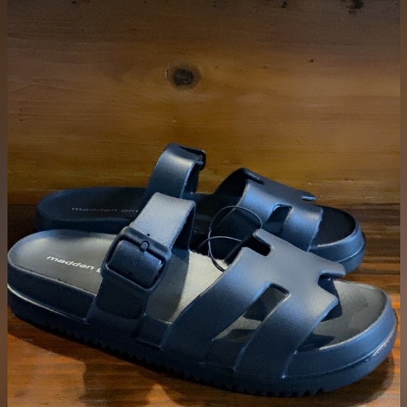 Madden Girl Slip On Sandals Black Eva Laguna. - Picture 5 of 9